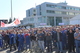 Beschäftigte von Schuler Weingarten demonstrieren gegen Schließung der Produktion